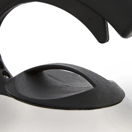 Colin Whistling Kettle close up to lid